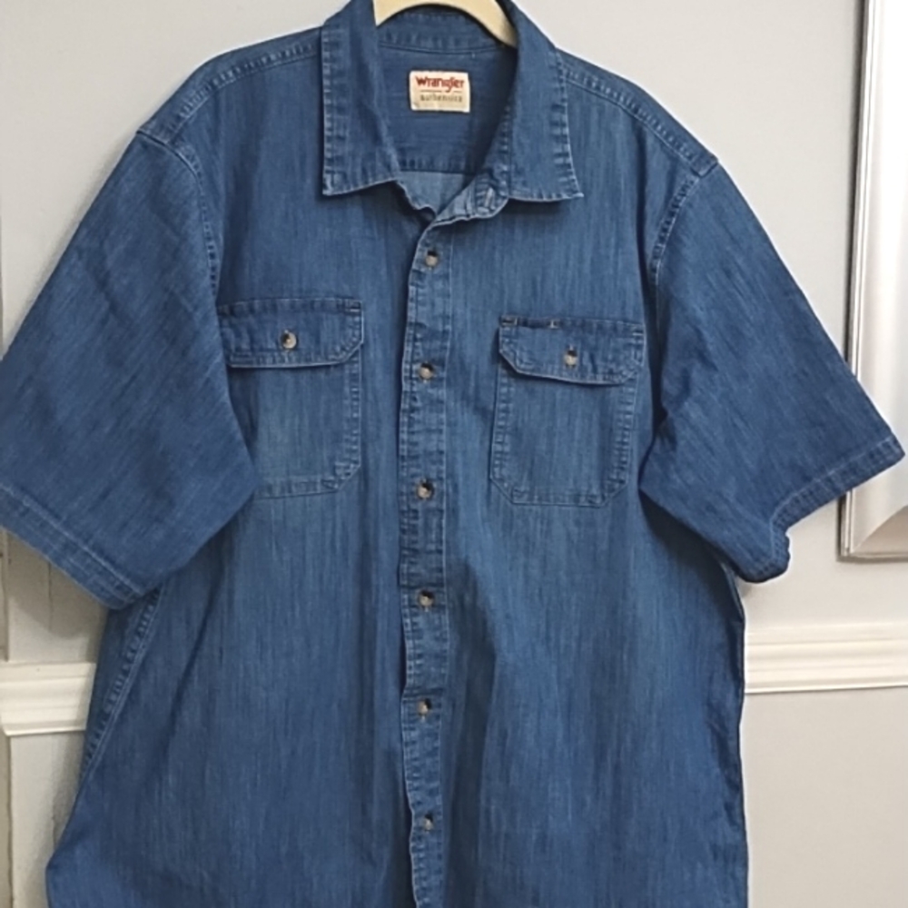 Wrangler Authentics Men's Short Sleeve Classic Woven Shirt